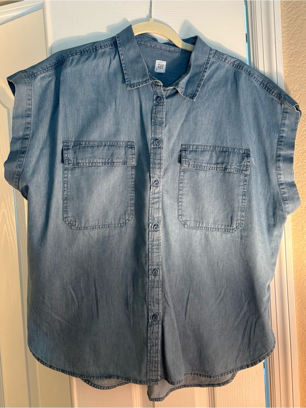 GAP Women’s Utility Shirt Sz  Large Light Wash 100% Cotton Button Front LN